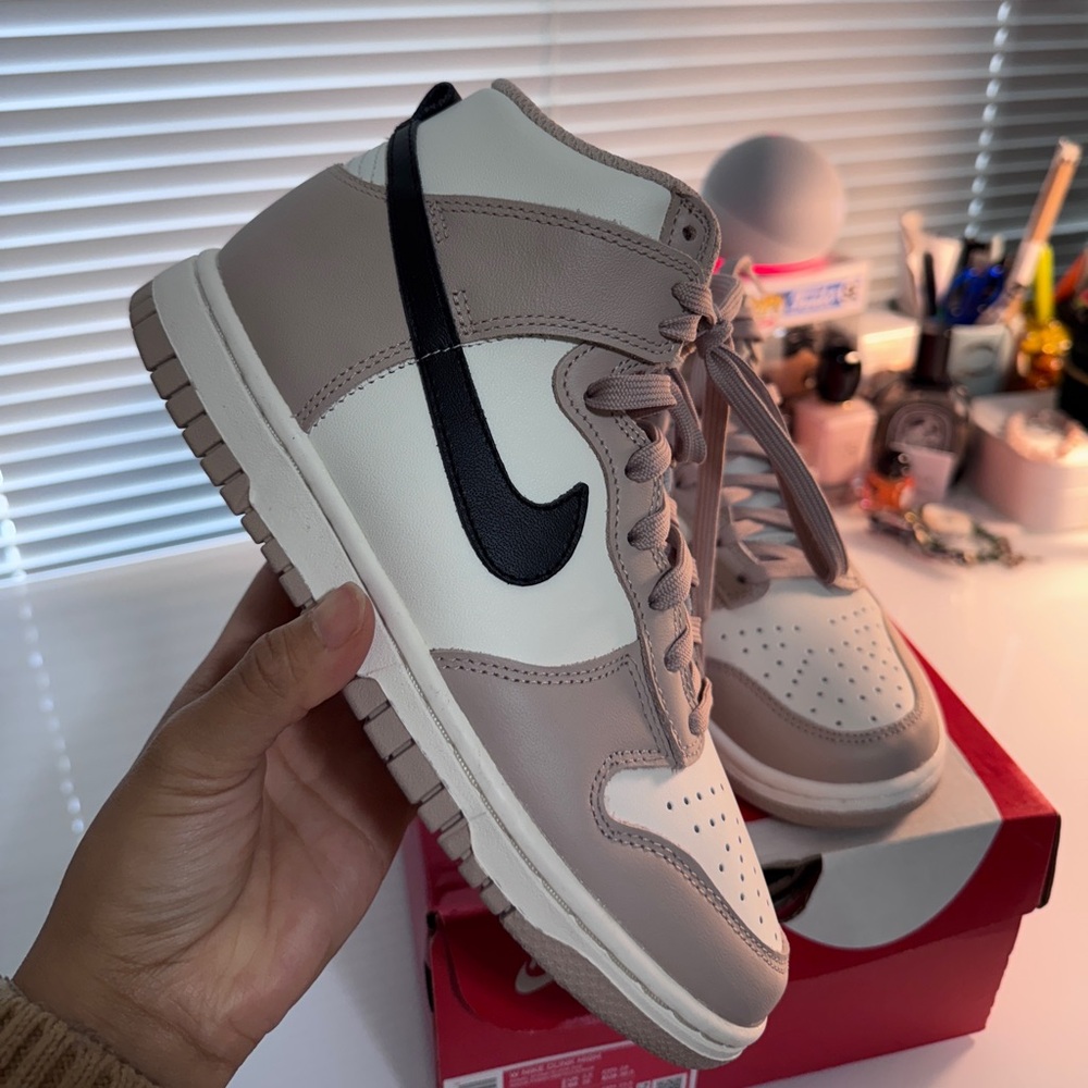 Nike High dunk. Fossil stone/black sail. Brand new
